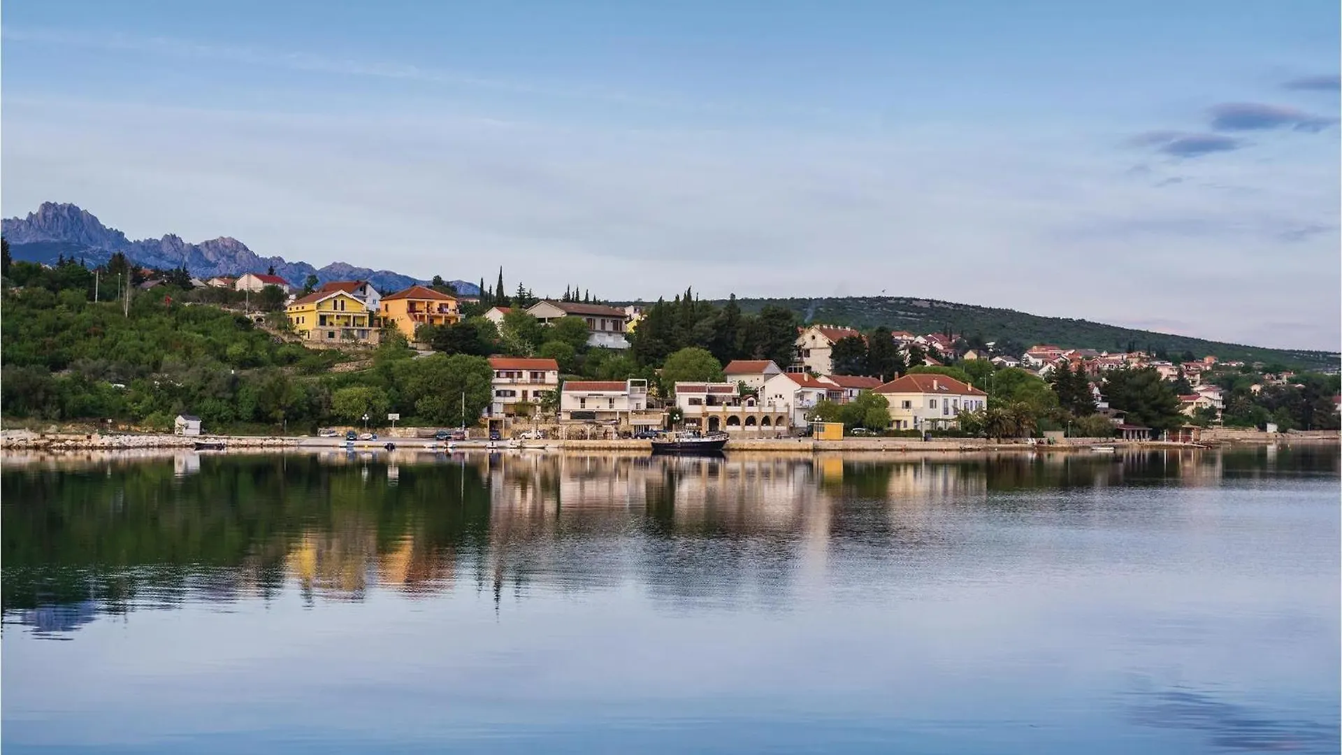 Cozy Apartment In Maslenica With Wifi 0*,